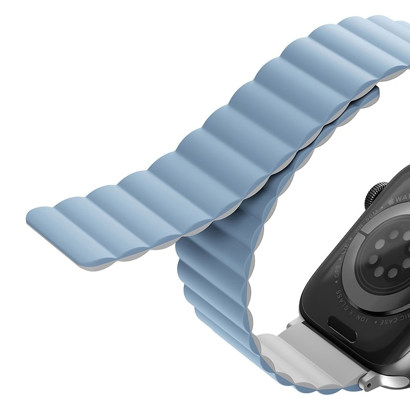 На фото изображено Ремешок силиконовый двусторонний Uniq для Apple Watch (44,45,46,49 мм), белый-голубой