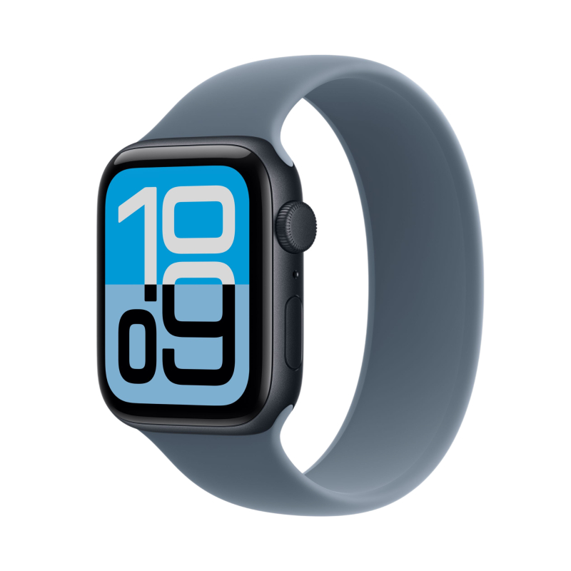 На фото изображено Apple Watch SE 3, 44 мм, корпус из алюминия цвета «Полуночный черный», спортивный ремешок, размер M/L