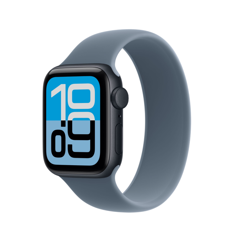 На фото изображено Apple Watch SE 3, 40 мм, корпус из алюминия цвета «Полуночный черный», спортивный ремешок, размер M/L