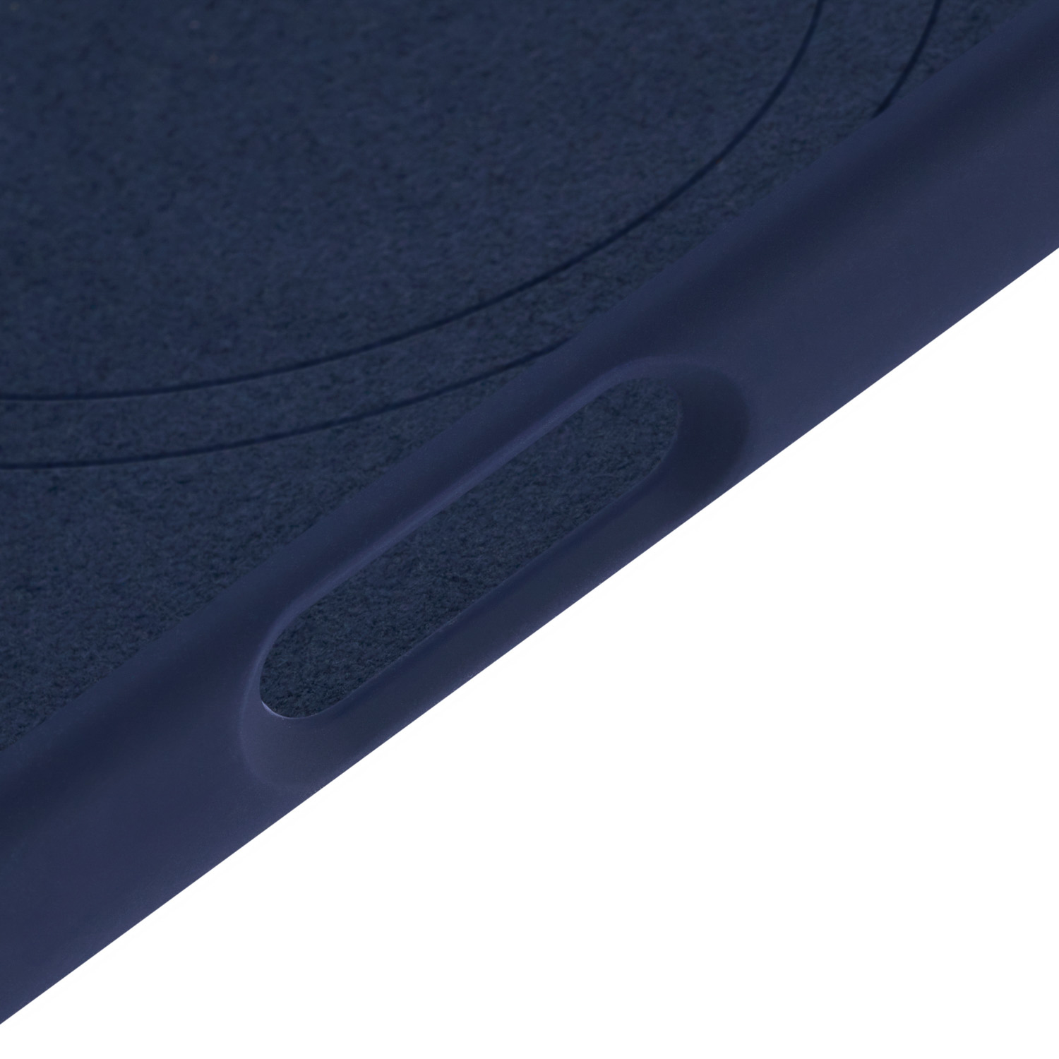 Фото Чехол защитный uBear Touch Mag Case для iPhone 17 MagSafe, темно-синий На фото изображено Чехол защитный uBear Touch Mag Case для iPhone 17 MagSafe, темно-синий