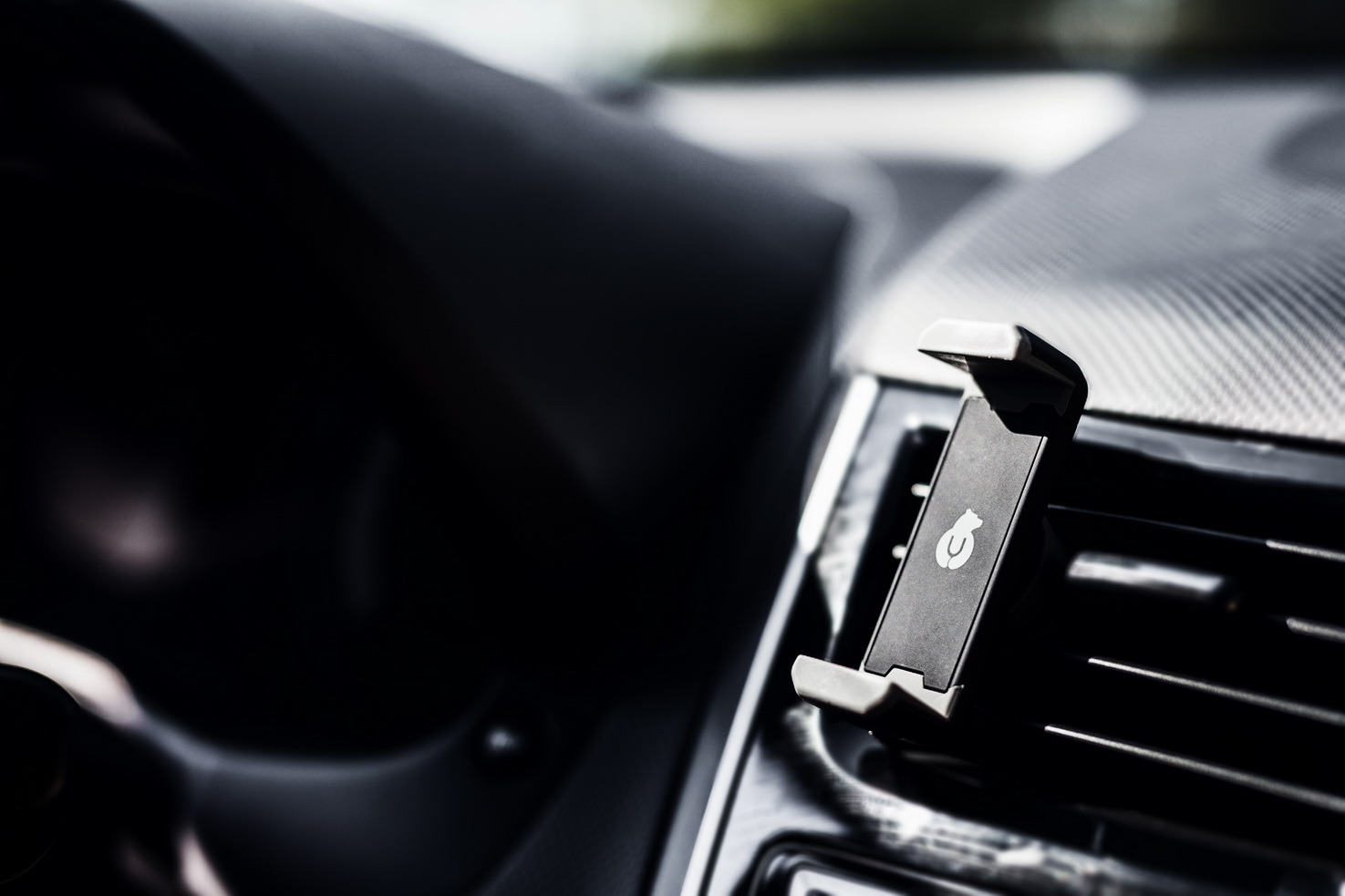 Автомобильный держатель uBear LIGHT Air Vent, чёрный